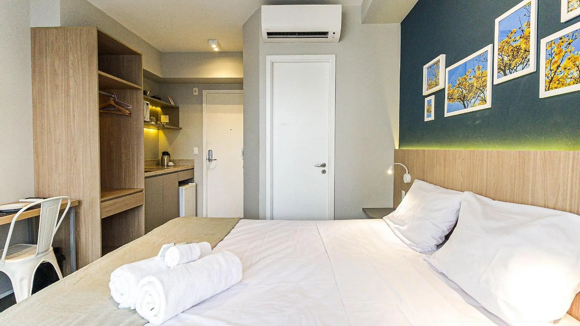 Lz813 - Apto Na Luz | Moderno Com Piscina São Paulo Apartament