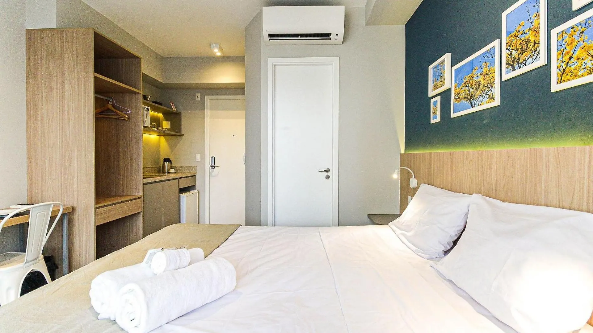 Lz813 - Apto Na Luz | Moderno Com Piscina São Paulo Apartament